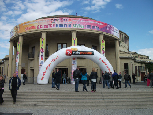 Hala Stulecia przed rozpocz�ciem festiwalu Discotex